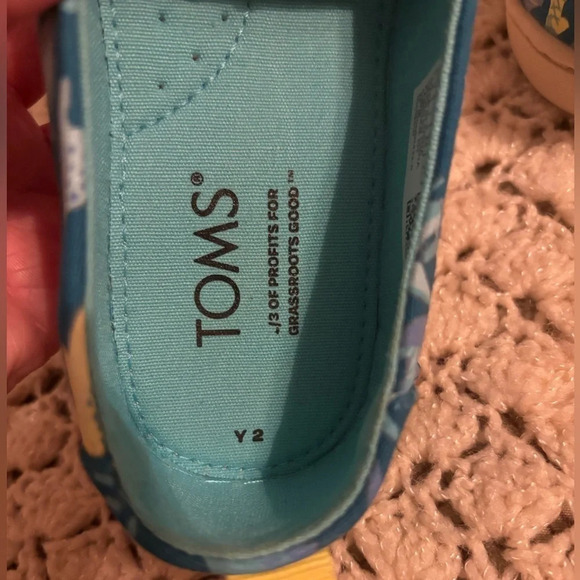 TOMS Shark Glow-in-the-Dark Slip On Shoes Youth Alpargata Sharks - Picture 8 of 8